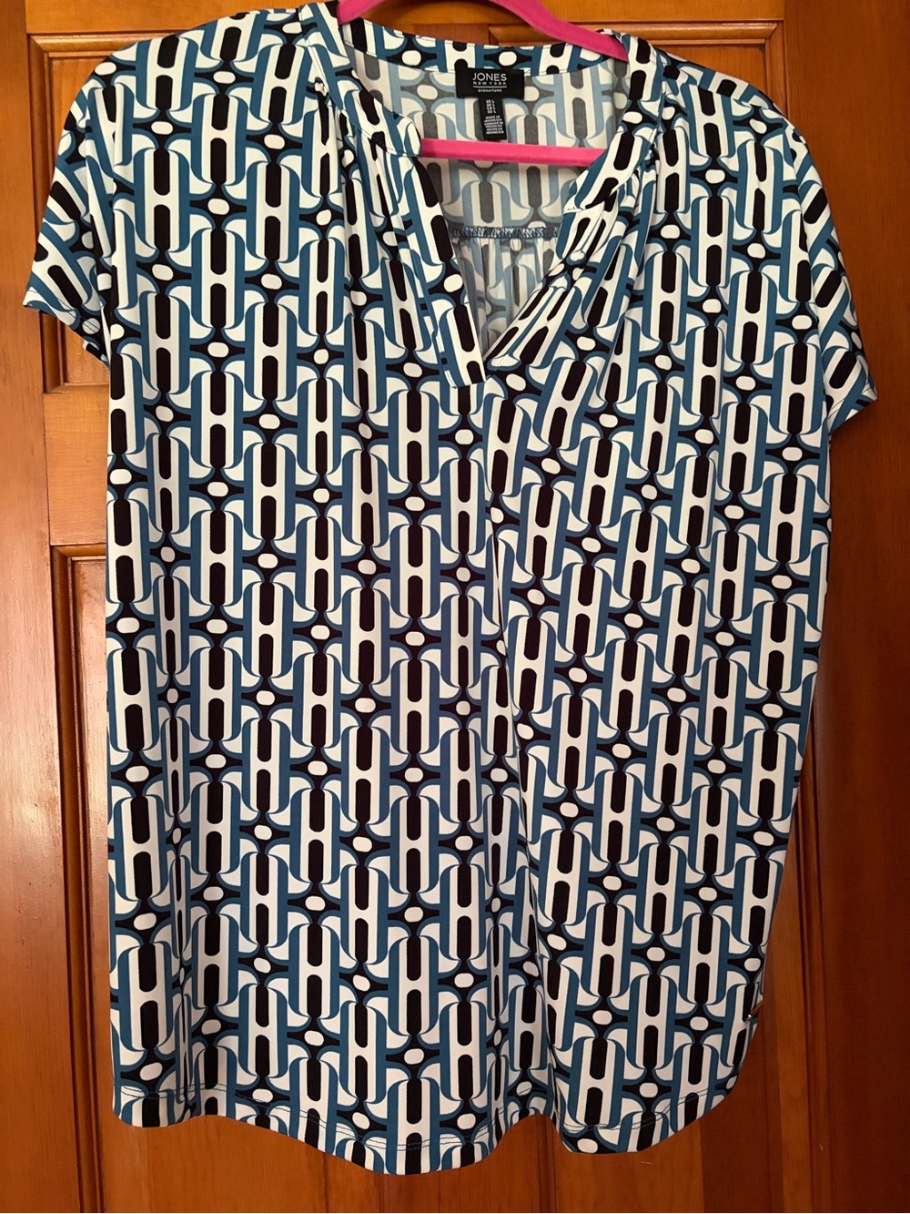 Jones New York Navy and White Geometric V-Neck Short Sleeve Blouse